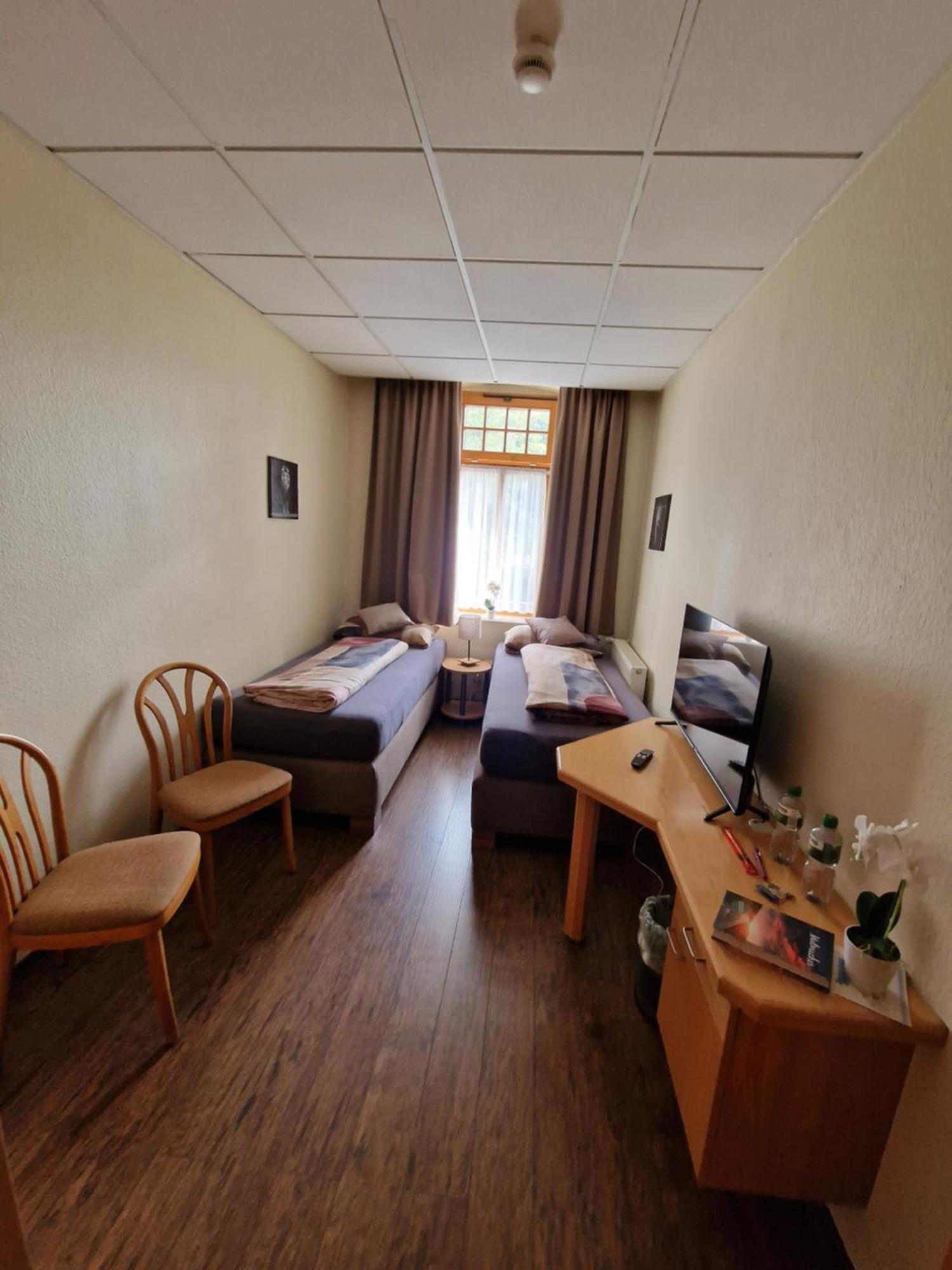 Gasthaus Pension Doerenkrug - Restaurant Augustdorf ภายนอก รูปภาพ
