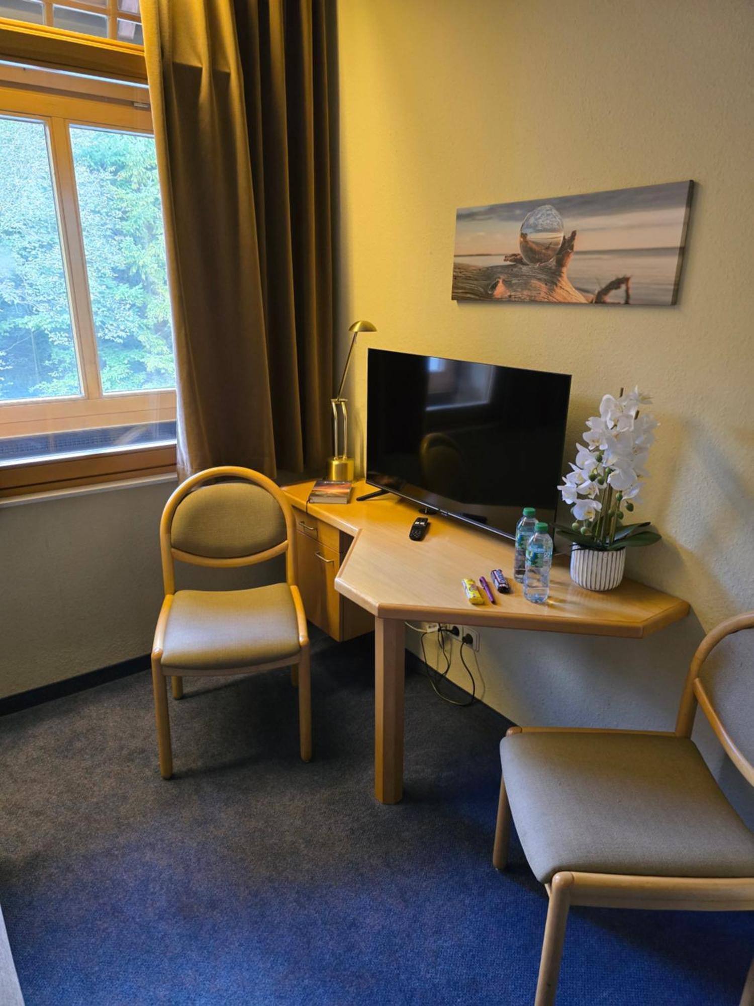 Gasthaus Pension Doerenkrug - Restaurant Augustdorf ภายนอก รูปภาพ